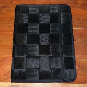 RARE Harvey’s Seatbelt Zipped Portfolio